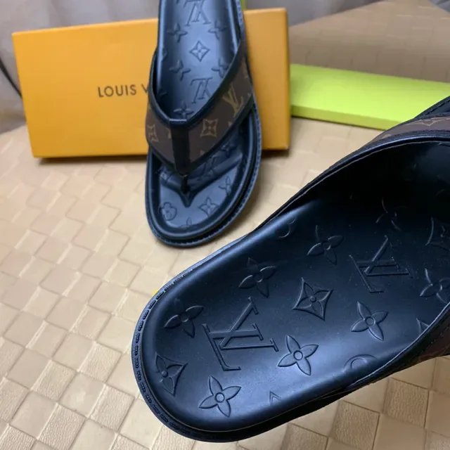 Louis Vuitton Tongs Monogram en Lona 4