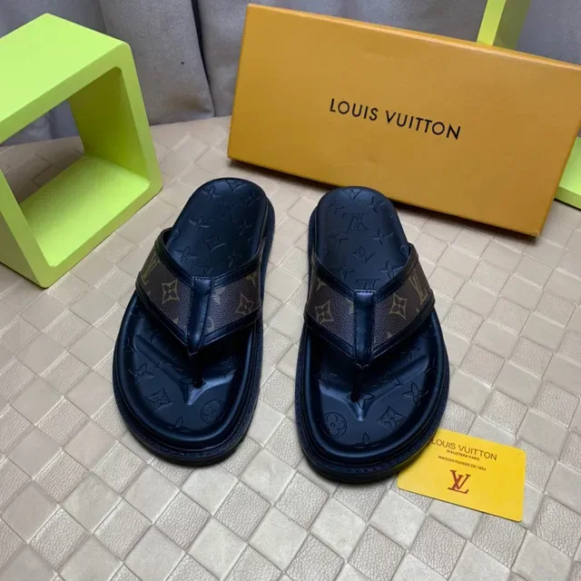Louis Vuitton Tongs Monogram en Lona 9