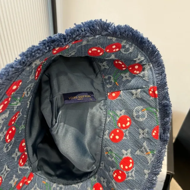 Louis Vuitton Monogram Denim Bordado de Cereza Sombrero de Cubo 2