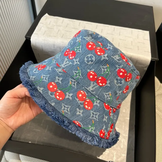 Louis Vuitton Monogram Denim Bordado de Cereza Sombrero de Cubo 4