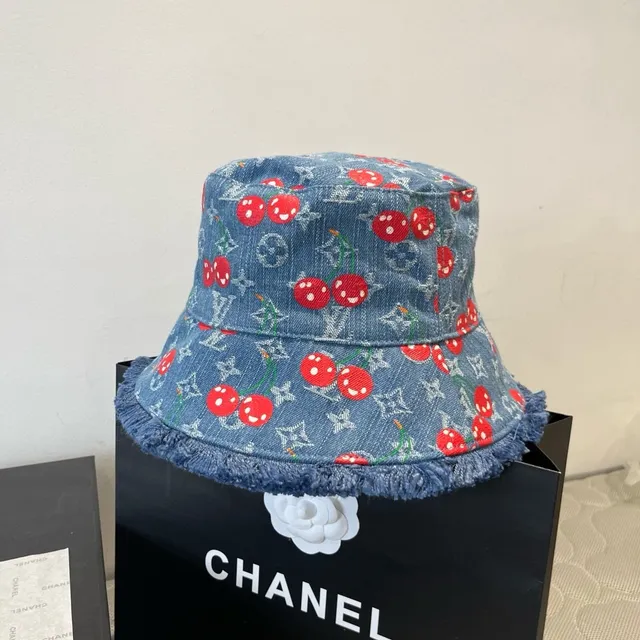Louis Vuitton Monogram Denim Bordado de Cereza Sombrero de Cubo 6