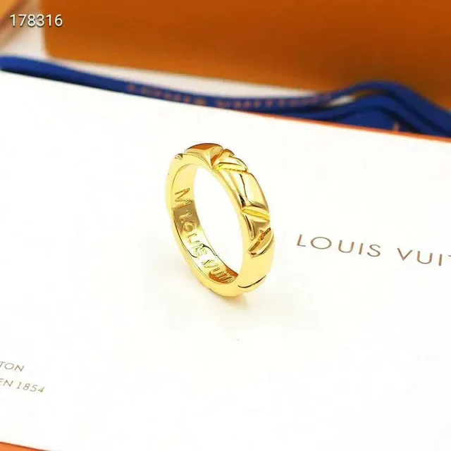 Anillos Louis Vuitton Monogram Grabados en Oro y Plata 6