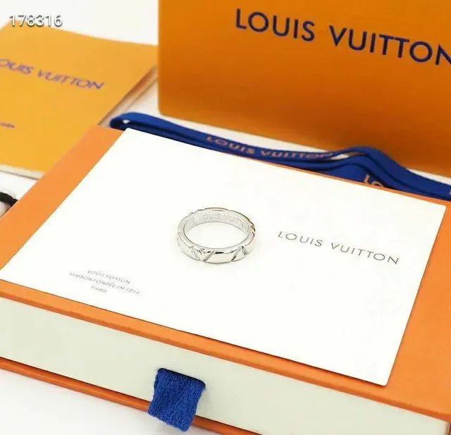 Anillos Louis Vuitton Monogram Grabados en Oro y Plata 9