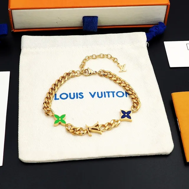 Pulseira Louis Vuitton Monogram Flower e LV Charm Esmalte Dourado 4