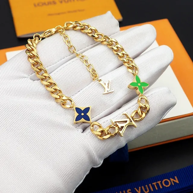 Pulseira Louis Vuitton Monogram Flower e LV Charm Esmalte Dourado 5
