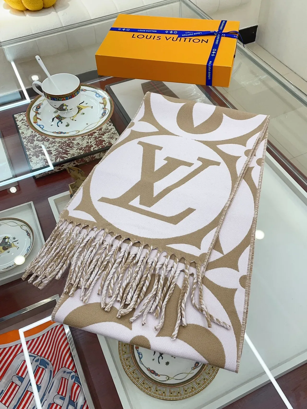 Châle Louis Vuitton Monogram Floral Beige et Blanc 5