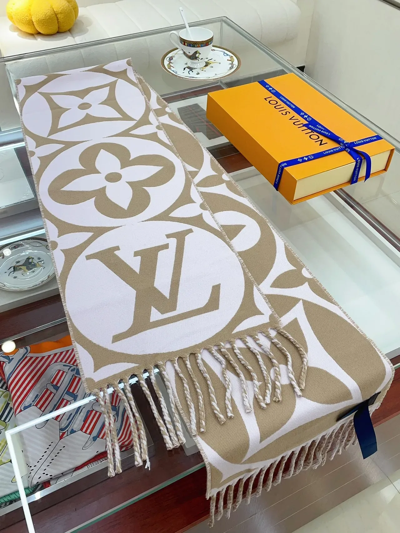Châle Louis Vuitton Monogram Floral Beige et Blanc 6