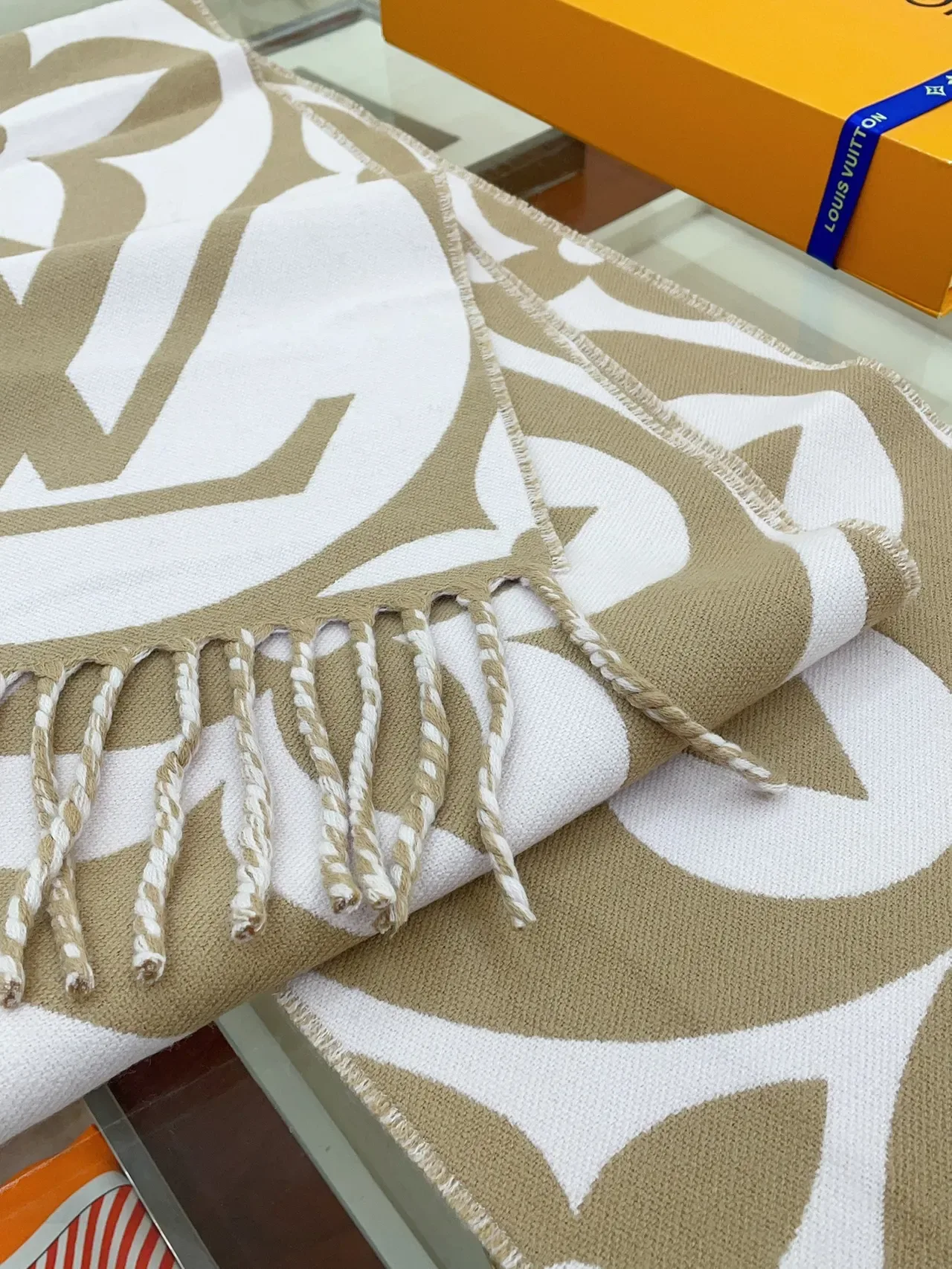 Châle Louis Vuitton Monogram Floral Beige et Blanc 9