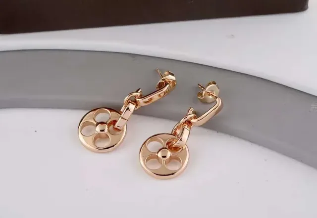 Pulseira Louis Vuitton Monogram Flower Gold Circular Charms Acabamento em Metal Polido 2