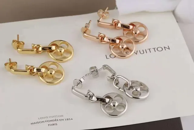 Pulseira Louis Vuitton Monogram Flower Gold Circular Charms Acabamento em Metal Polido 5