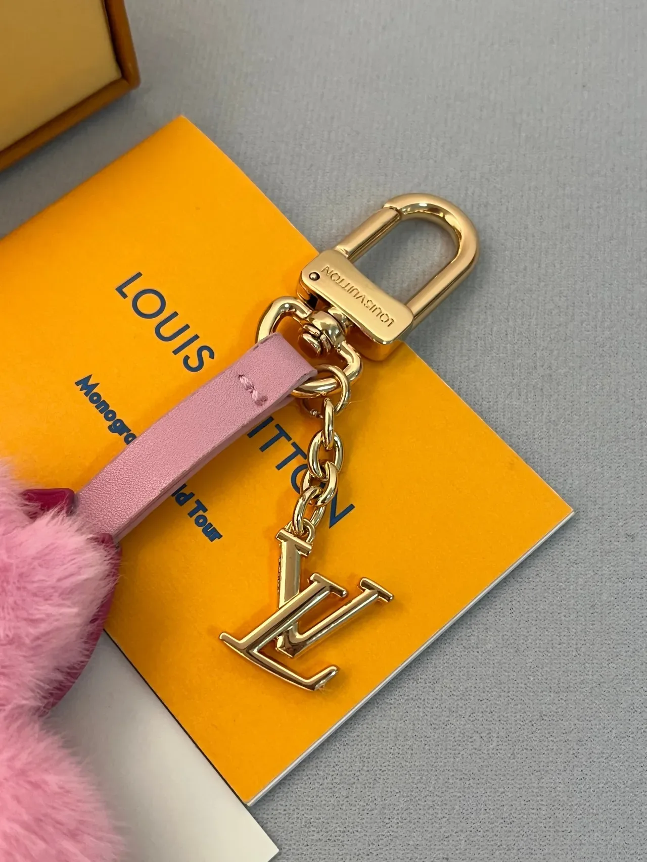 Louis Vuitton Monogram Flower 粉色 黄色 毛绒 花卉 刺绣 脸部 马鞍包 5