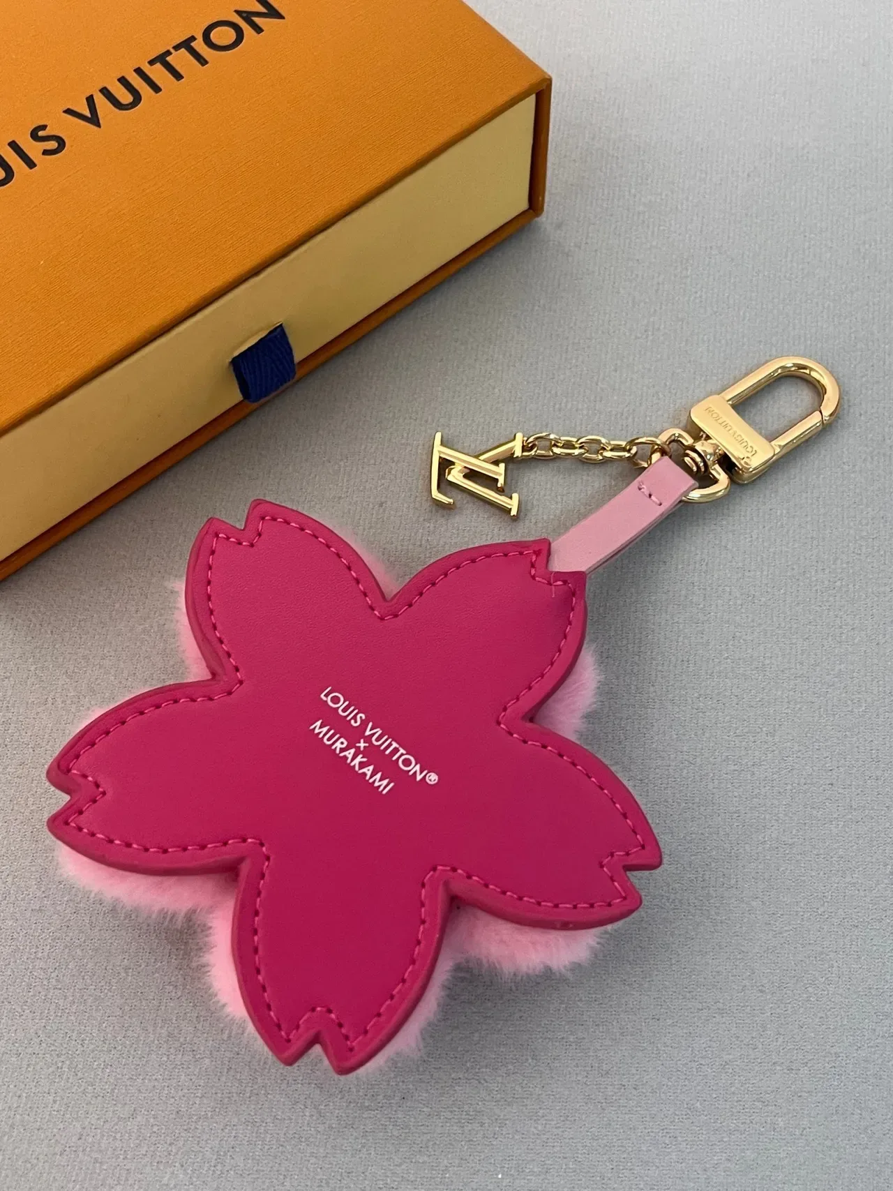 Louis Vuitton Monogram Flower 粉色 黄色 毛绒 花卉 刺绣 脸部 马鞍包 6