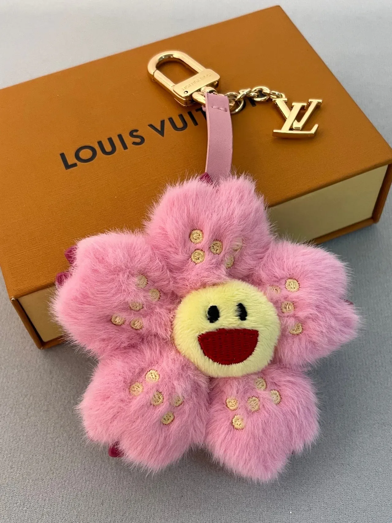 Louis Vuitton Monogram Flower 粉色 黄色 毛绒 花卉 刺绣 脸部 马鞍包 7