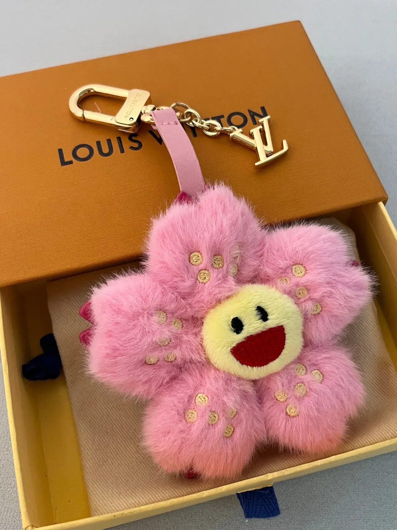 Louis Vuitton Monogram Flower 粉色 黄色 毛绒 花卉 刺绣 脸部 马鞍包 8