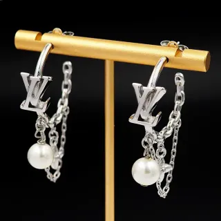 أقراط Louis Vuitton Monogram Hoop قطرة اللؤلؤ
