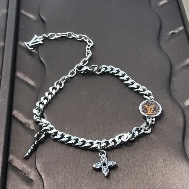 Louis Vuitton Monogram Jewelry Silver Transparent Chain Pavé-Crystal LV Bracelet 3