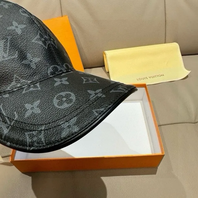 Louis Vuitton Monogram চামড়া টেক্সচার্ড স্ট্রাকচার্ড বেসবল ক্যাপ 5