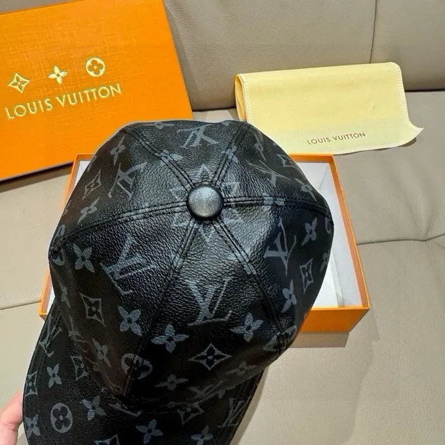 Louis Vuitton Monogram চামড়া টেক্সচার্ড স্ট্রাকচার্ড বেসবল ক্যাপ 6