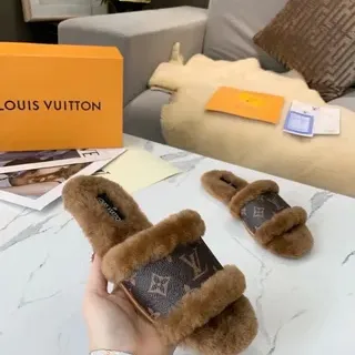 Louis Vuitton Monogram Shearling डबल स्ट्रैप स्लिपर्स