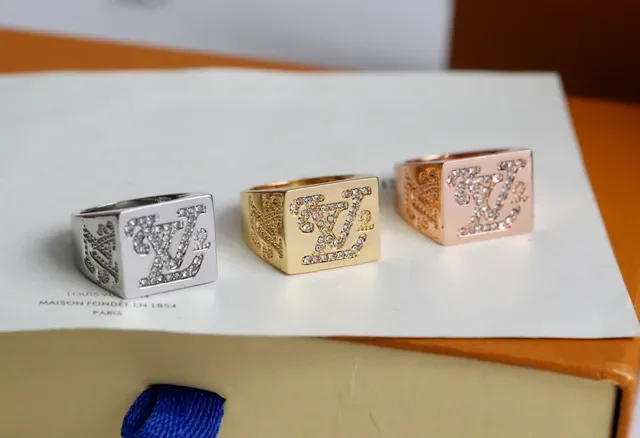 路易威登 Monogram Signature 方形 Pavé 水钻戒指 5