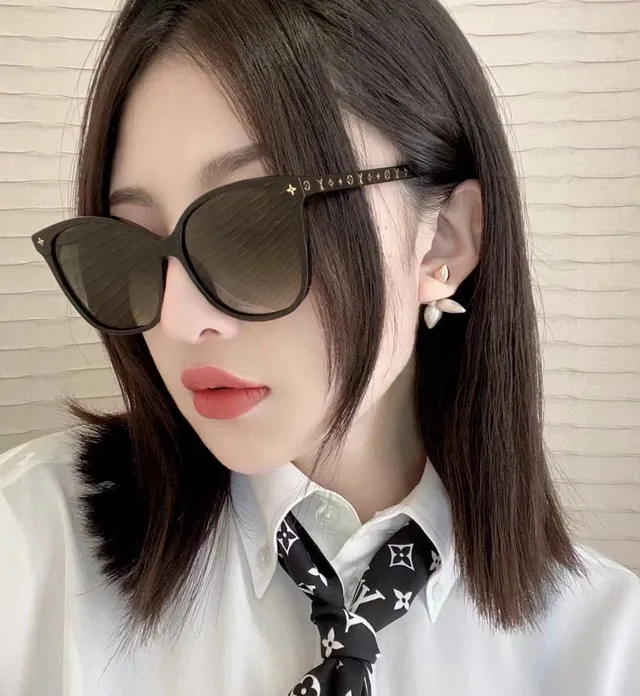 Louis Vuitton Camisa de Seda Amarela Monogramada 5