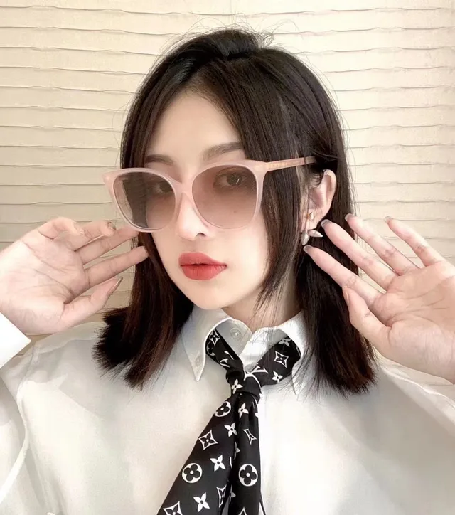 Louis Vuitton Camisa de Seda Amarela Monogramada 6