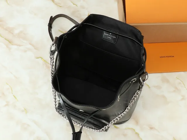 Louis Vuitton Montaigne preto marrom couro liso corpo monogram borda mini mochila 3