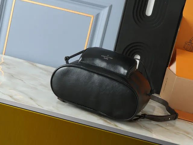 Louis Vuitton Montaigne preto marrom couro liso corpo monogram borda mini mochila 4