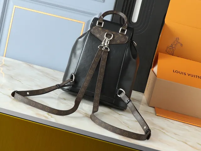 Louis Vuitton Montaigne preto marrom couro liso corpo monogram borda mini mochila 5
