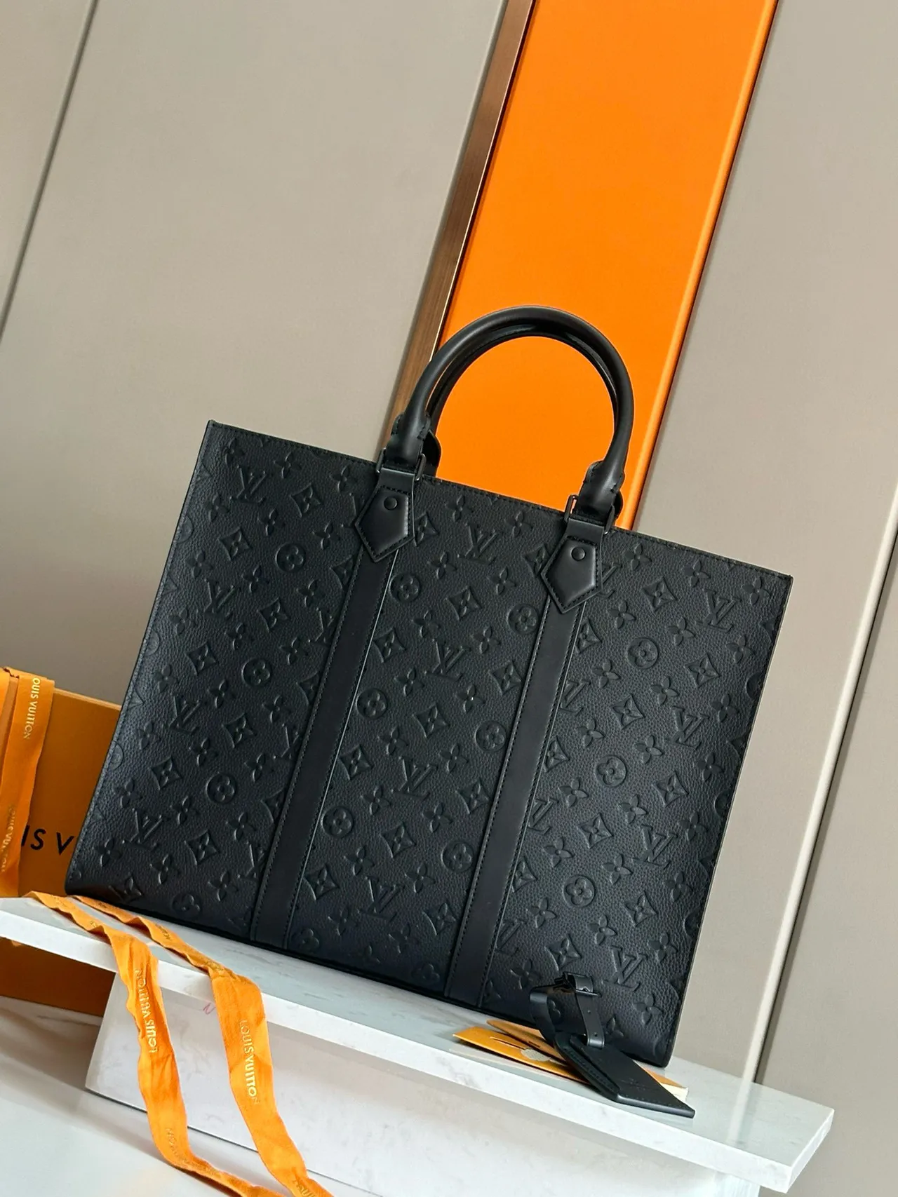 Louis Vuitton OnTheGo Tote 黑色压花花纹皮革托特包 6