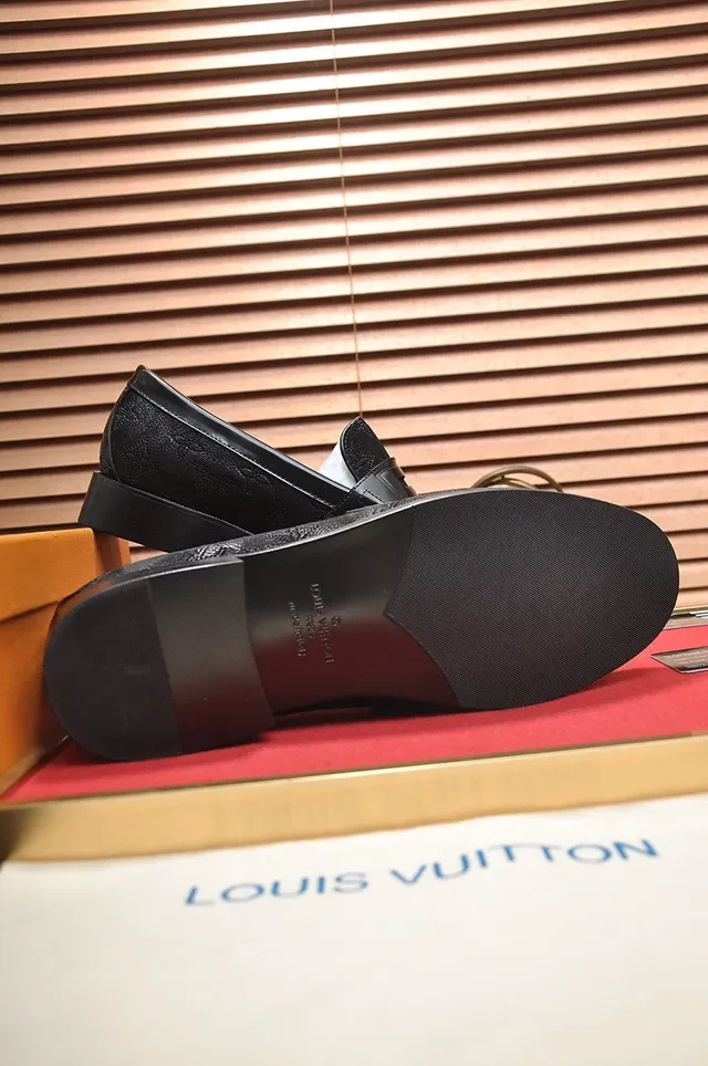 Louis Vuitton Penny Loafer Cuir grain texturé Noir 4