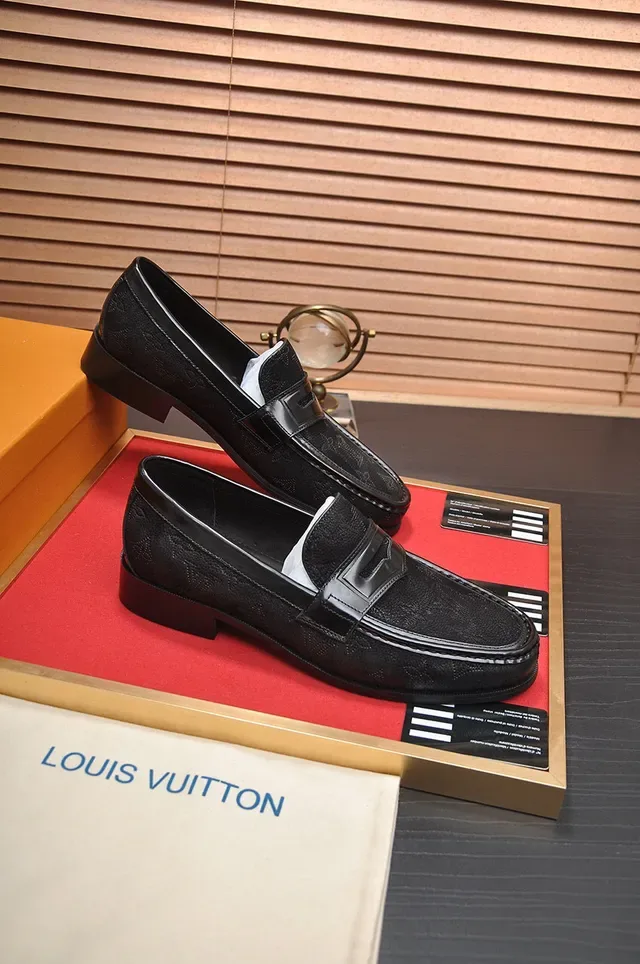 Louis Vuitton Penny Loafer Cuir grain texturé Noir 5