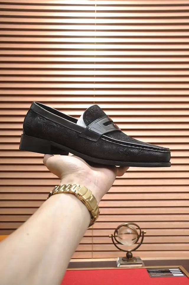 Louis Vuitton Penny Loafer Cuir grain texturé Noir 7