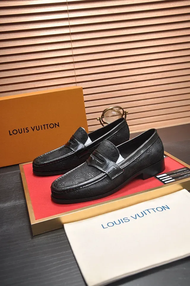 Louis Vuitton Penny Loafer Cuir grain texturé Noir 8