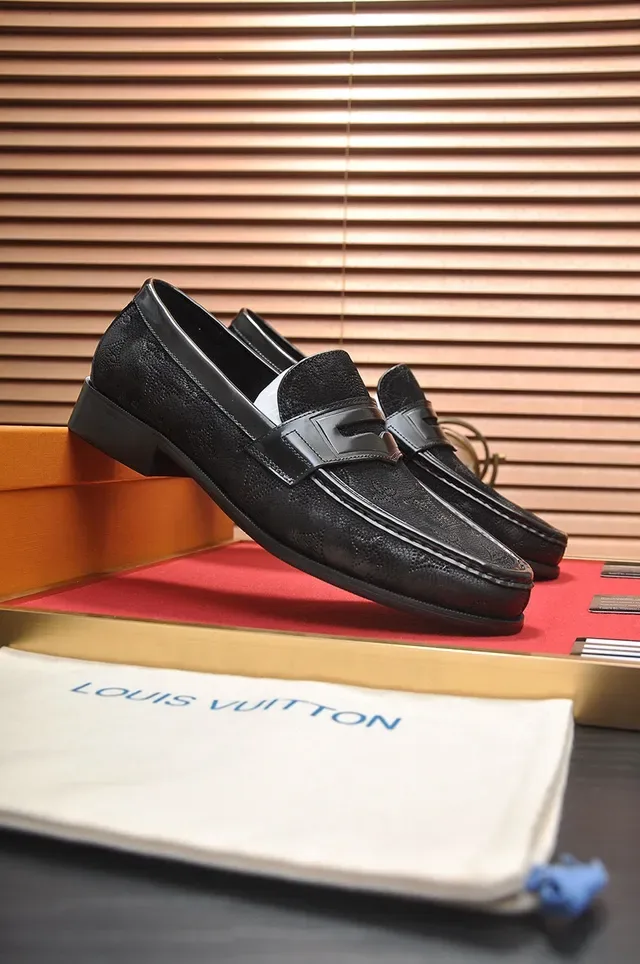 Louis Vuitton Penny Loafer Cuir grain texturé Noir 9