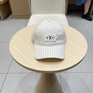 Louis Vuitton 条纹蕾丝花押棒球帽