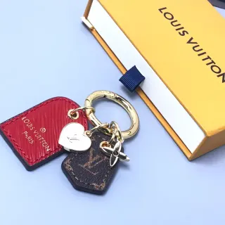 Louis Vuitton سوار جلد ومعدن أحمر بني متعدد التعويذات
