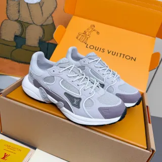 Louis Vuitton Run Away tênis lifestyle cinza claro e lavanda