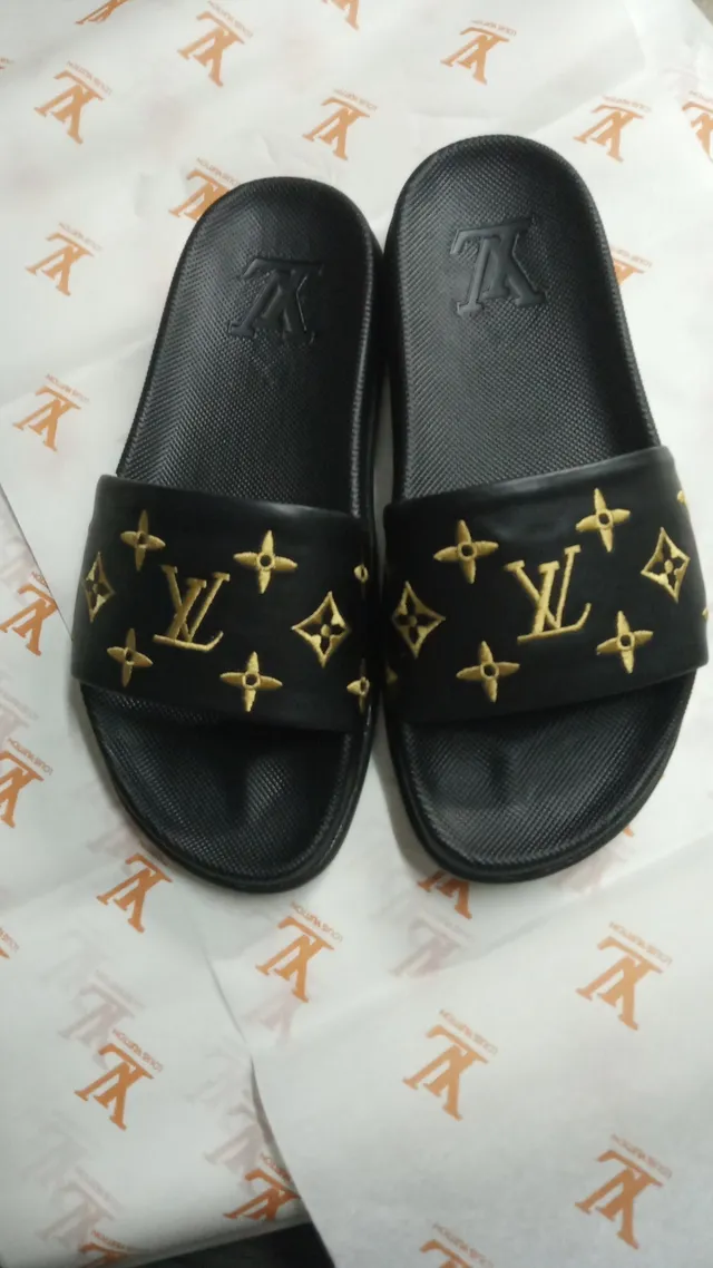 Louis Vuitton Run Away Monogram 黑色和金色拖鞋 3