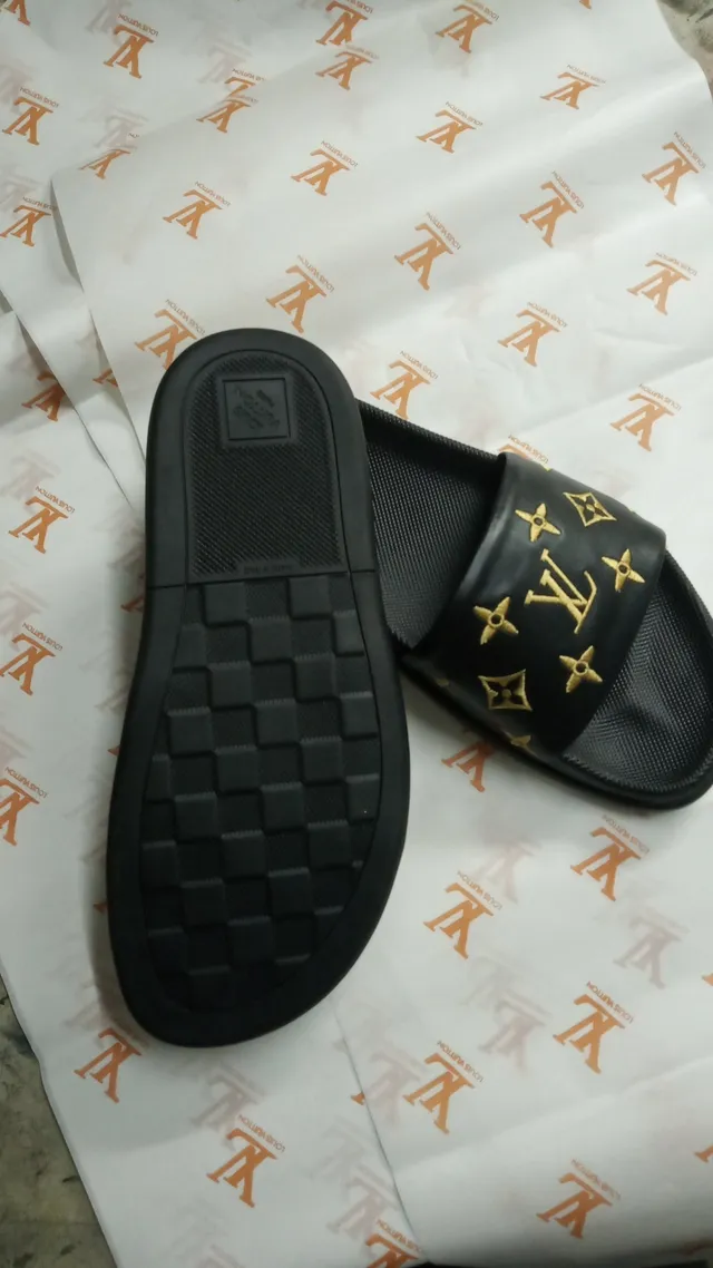 Louis Vuitton Run Away Monogram 黑色和金色拖鞋 4