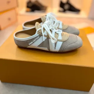 Louis Vuitton Run Away Mule Zapatillas Lifestyle Beige y Blanco