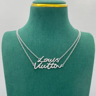 Louis Vuitton Script Pendant Colar Corrente Dupla