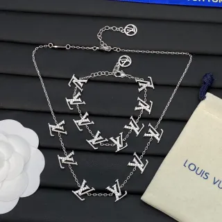 Colar Corrente Louis Vuitton Prata Branca Pavé-Set com Charms Monogram