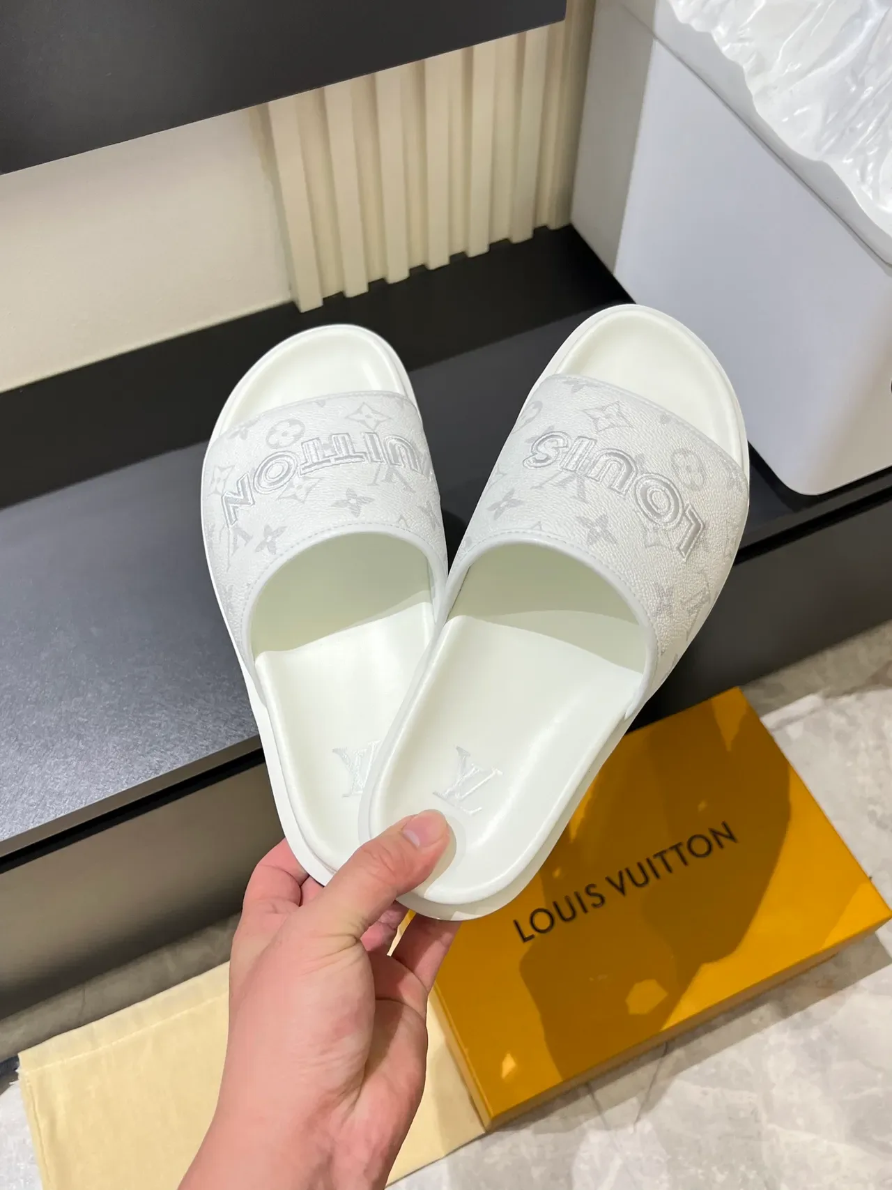 Sandalias Louis Vuitton Slide Negro Marrón Correa Única Monogram 8