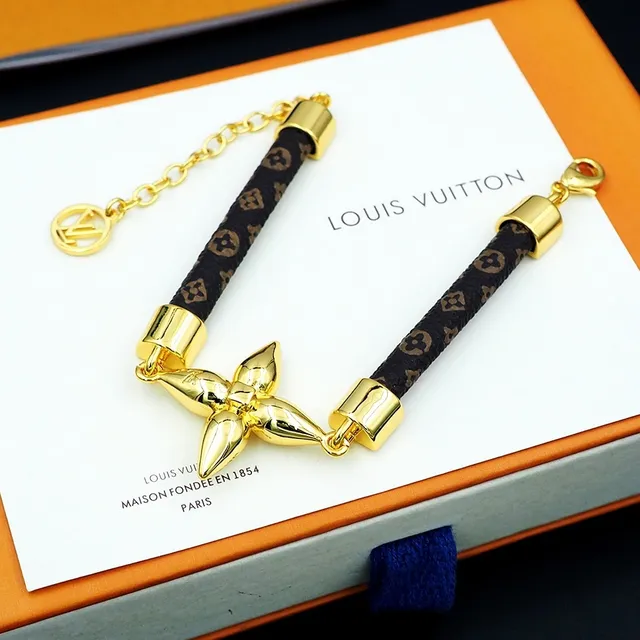 Louis Vuitton pulseira de couro com monograma estrela tom dourado 3