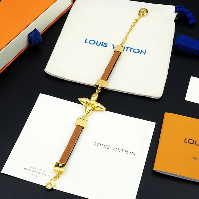 Louis Vuitton pulseira de couro com monograma estrela tom dourado 6