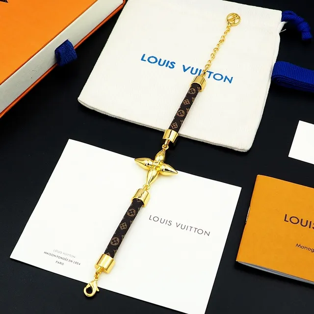 Louis Vuitton pulseira de couro com monograma estrela tom dourado 7
