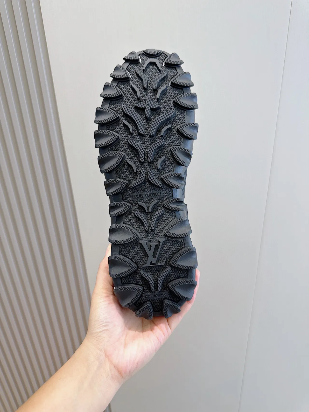 Louis Vuitton Trail Sneakers Noires et Jaunes Chunky 9
