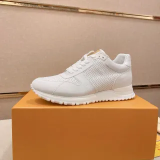 Louis Vuitton Trainer Tênis Branco de Couro Perfurado Estilo de Vida