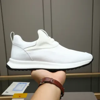 Louis Vuitton Sneakers Lifestyle Slip-On Blancas y Negras de Cuero con Monograma